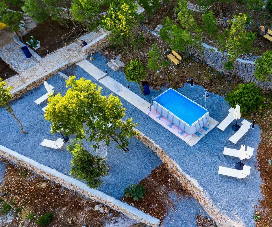 Tramontana Glamping Hotel Bar Bagian luar foto